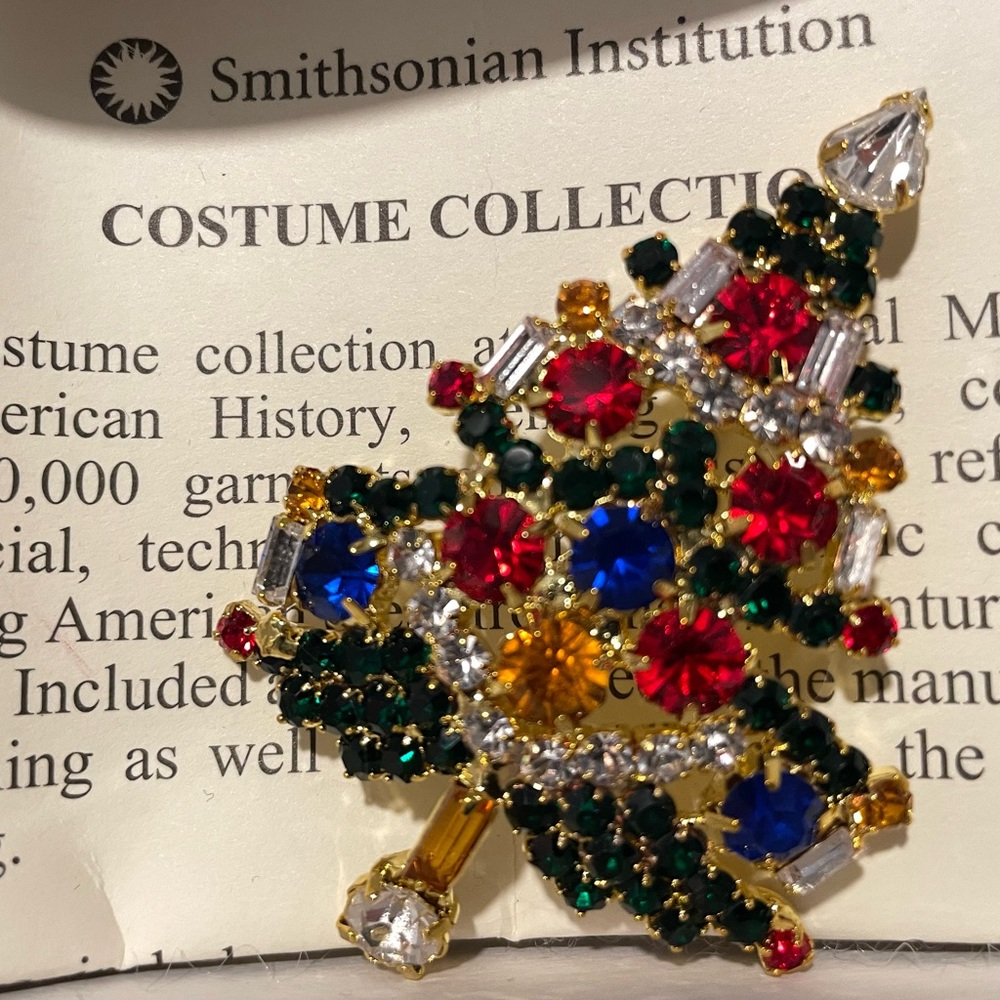 Smithsonian Institution Christmas Tree Brooch Pin